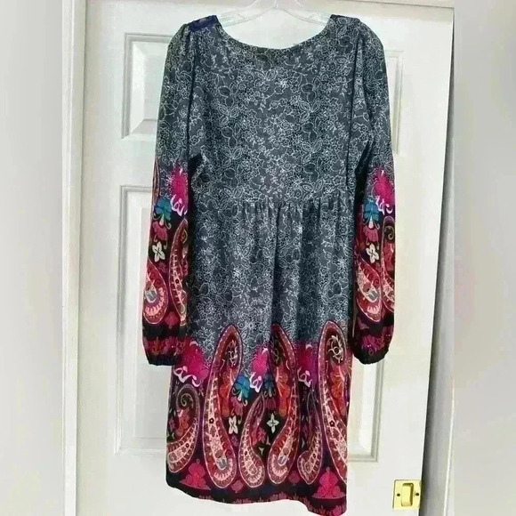 White Mark Tunic shift dress Size L.
Embroidered Soft Fabric Multi
Colored Boho - Picture 4 of 10